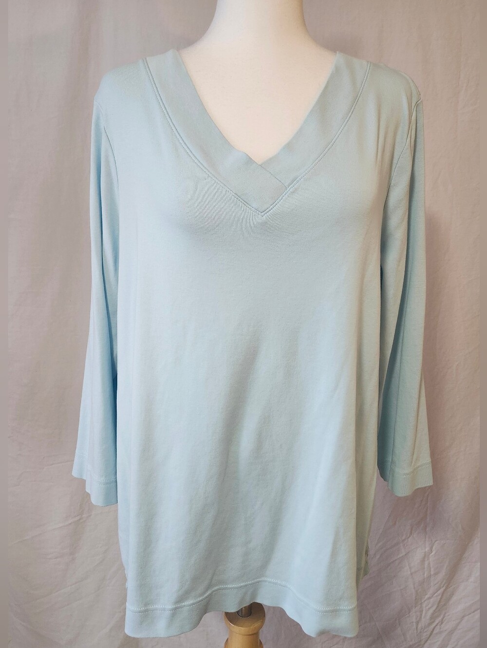 Chico's Pale Blue V-Neck 3/4 Sleeve Tee